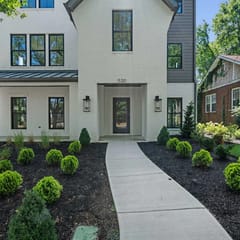 Rooftop Retreat: Steps to Downtown Square