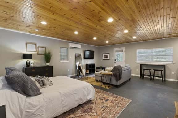 Cozy Studio Home in Nashville - Image 1
