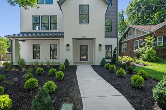 Rooftop Retreat: Steps to Downtown Square - Image 1